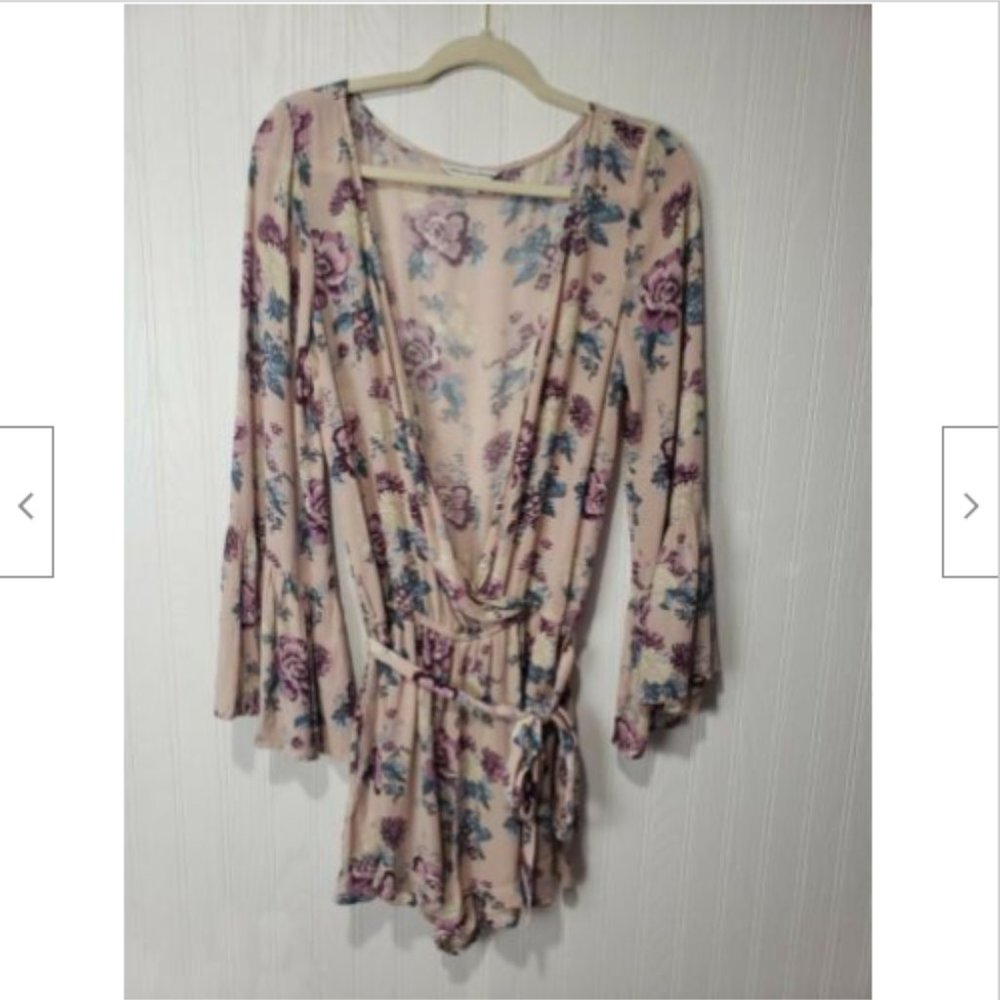 American Eagle Outfitters Floral V-Neck Romper Size M